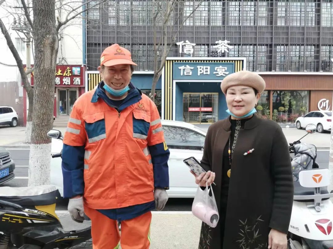 暖心！环卫工人捡到手机后……